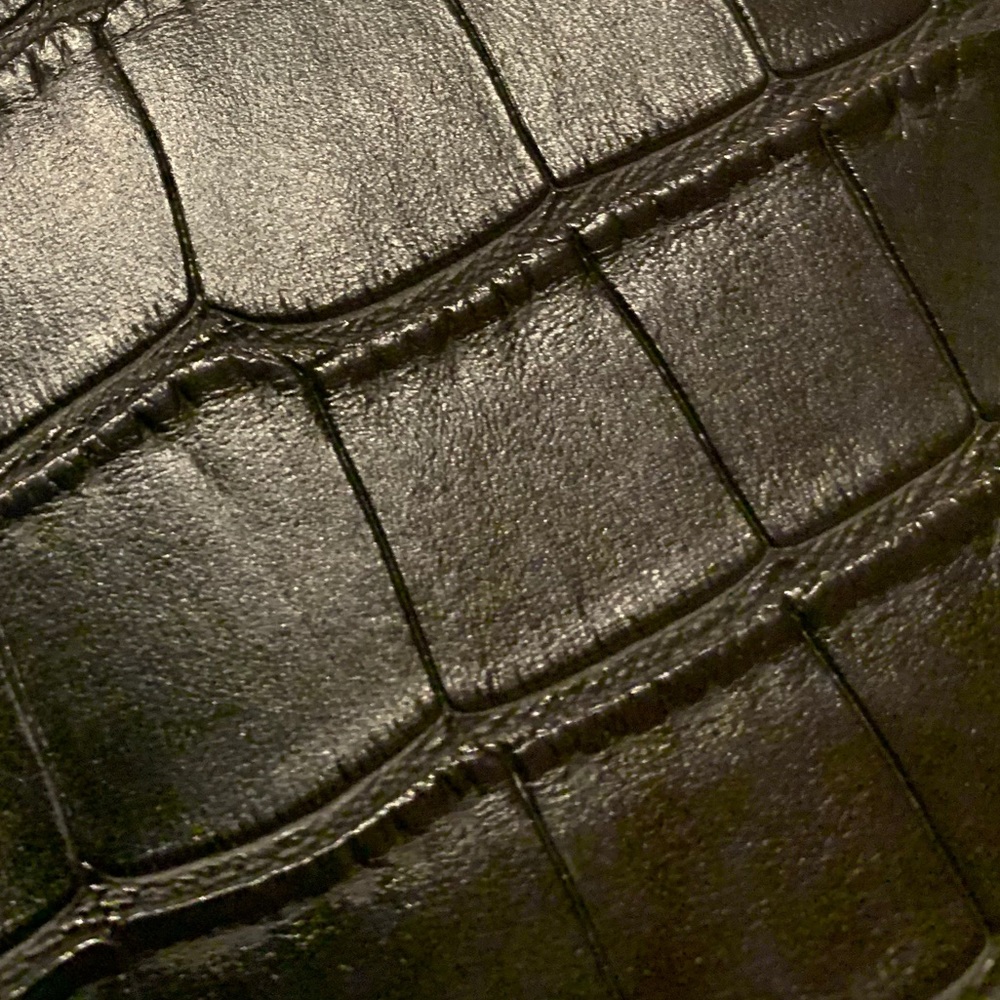 EUC Leather Crossbody Purse w/ Gold Chain ✨ - Picture 14 of 15